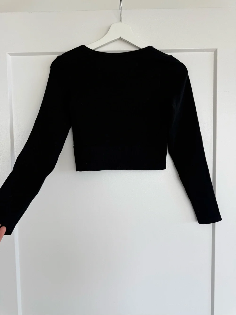 H&M Black Long-Sleeve Crop Top